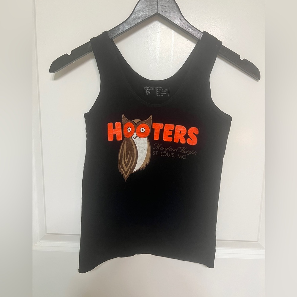 Authentic Hooters black tank top size S